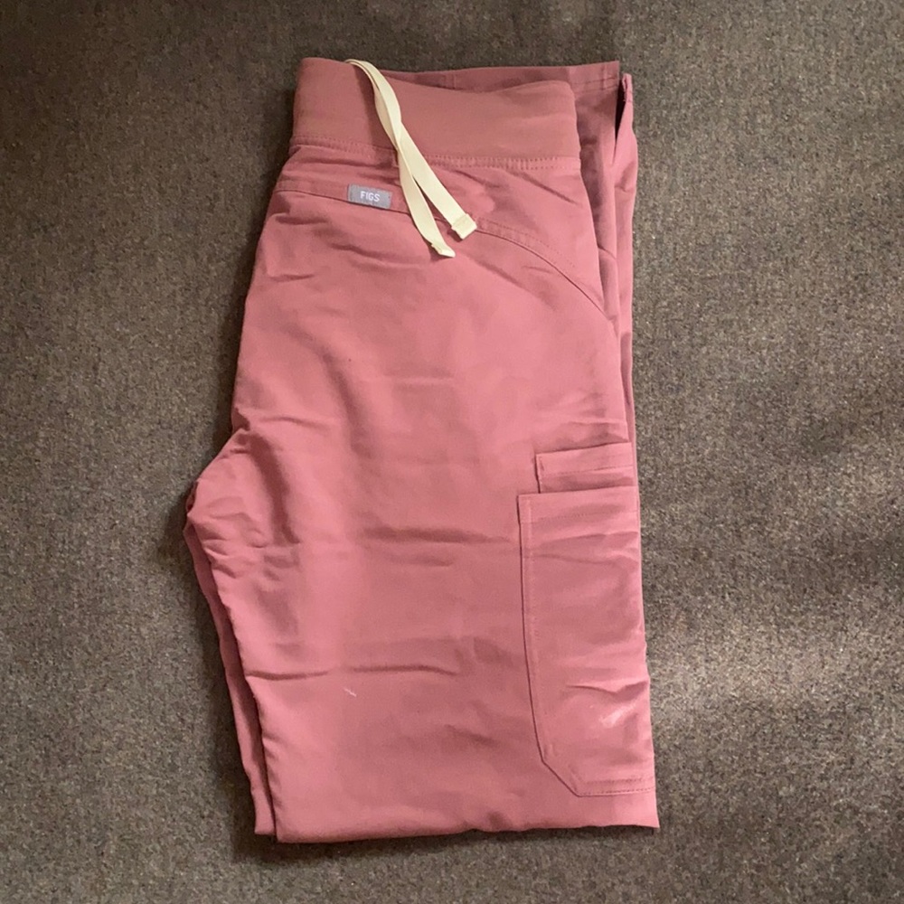 Figs cargo scrubs